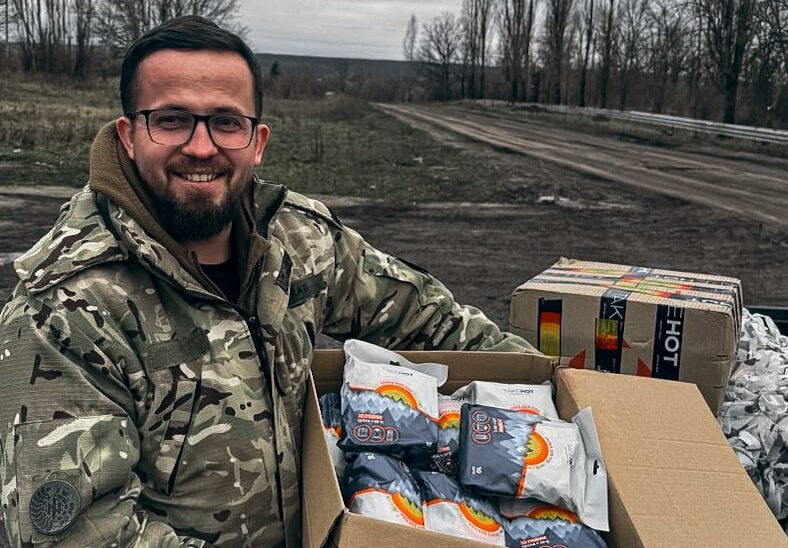 «Захист Майбутнього» передав зігрівальні грілки для бійців 57-ї та 80-ї бригад